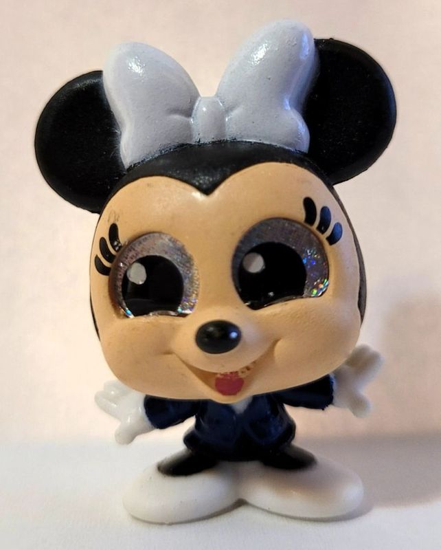 Minnie Mouse (Captain) Lets Go Disney Doorables
